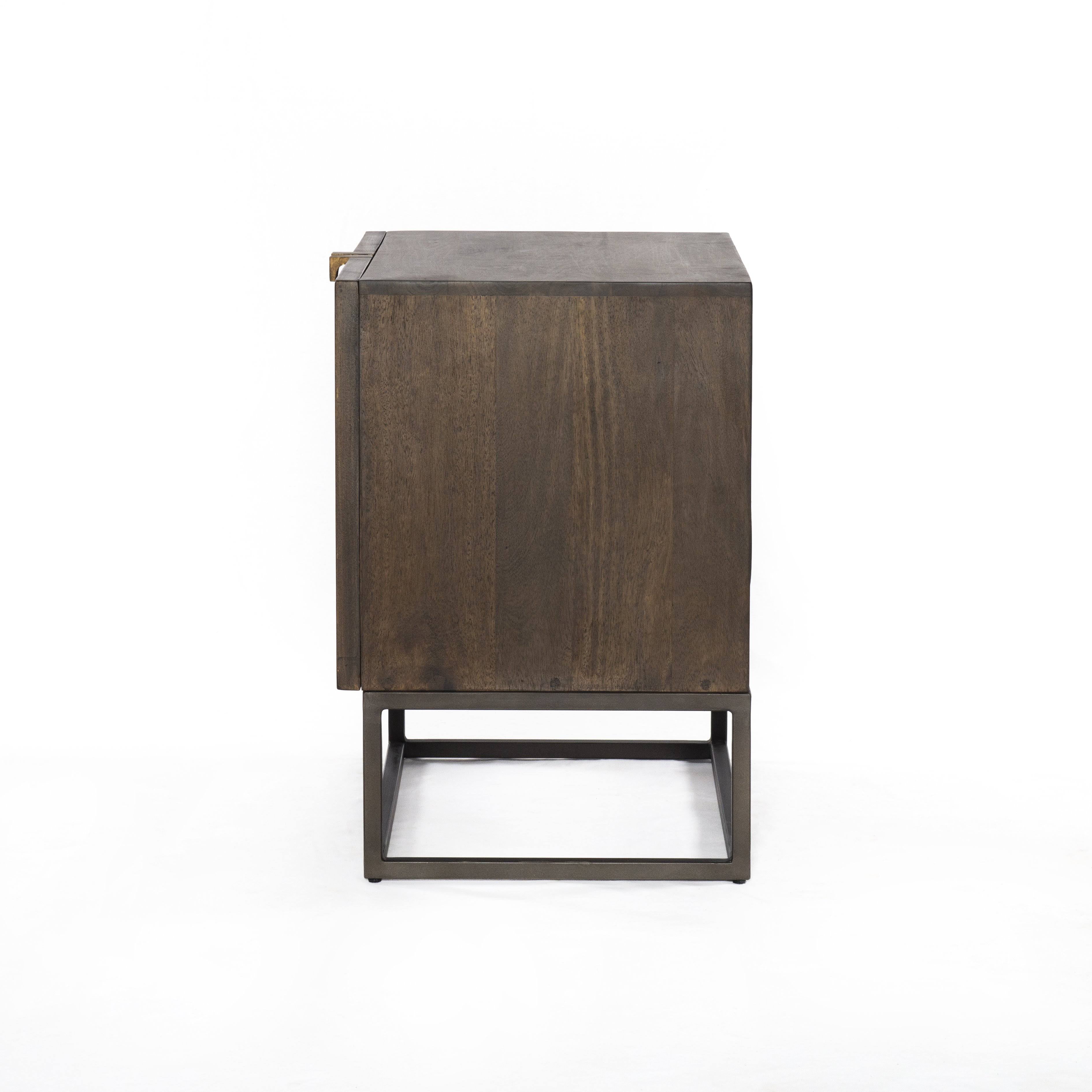 Cabinet Nightstand L525