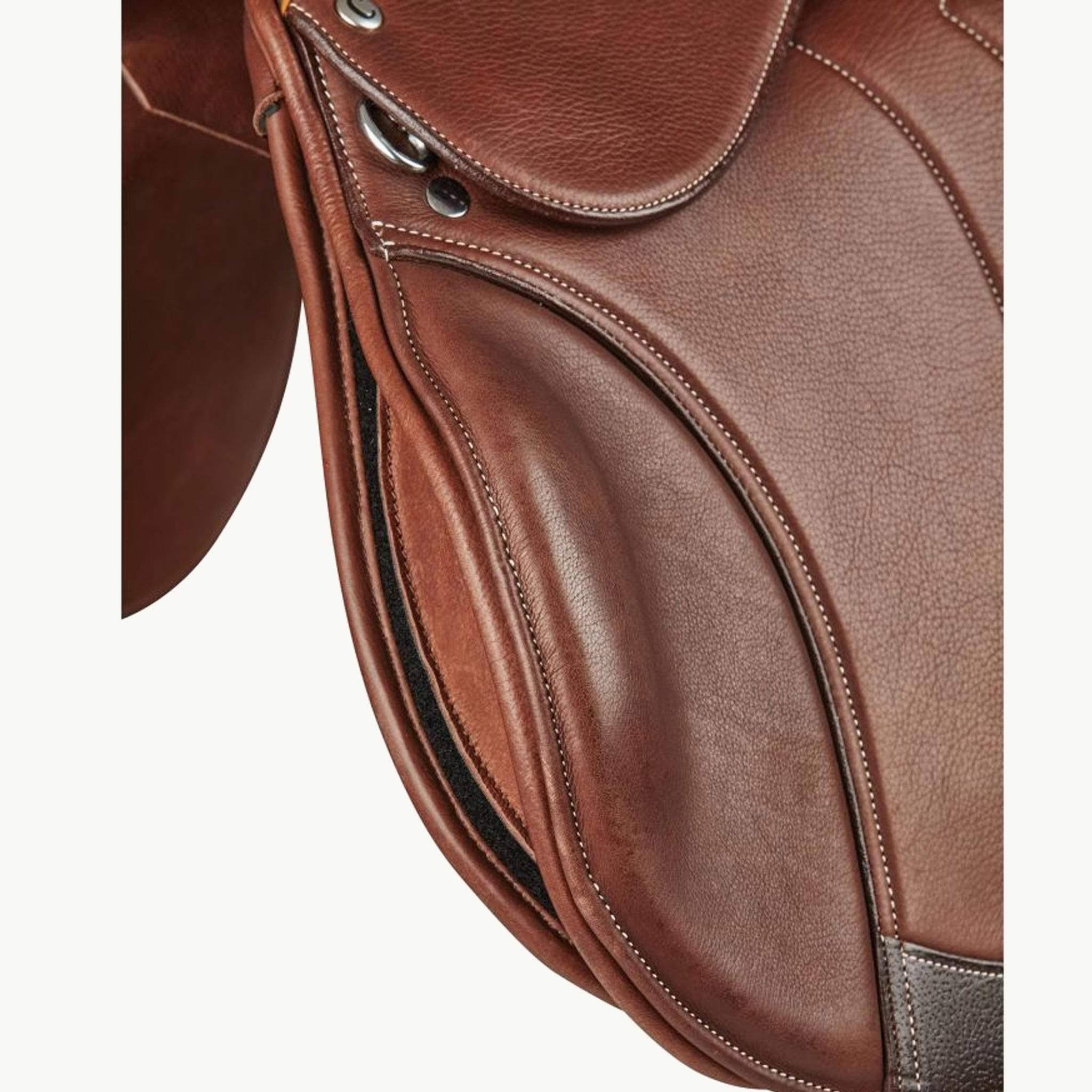 Black Close Contact Saddle B77197